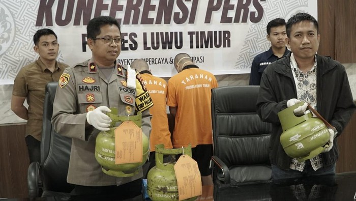 Polres Luwu Timur merilis penangkapan 2 pelaku pencurian tabung LPG 3 Kg di gudang BUMDes.