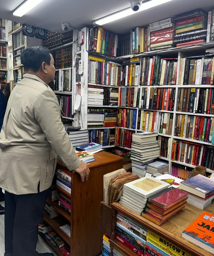 Prabowo mampir di toko buku langganan di India