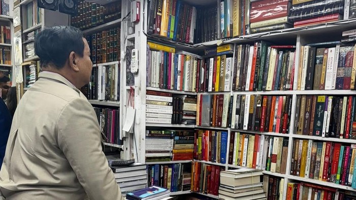 Prabowo mampir di toko buku langganan di India