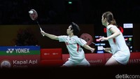 Midorikawa/Saito mencapai interval dengan keunggulan 3 angka 11-8. Rinov/Lisa mampu menyamakan kedudukan 13-13 setelah meraih lima angka beruntun.