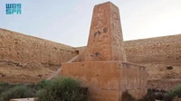 Penanda batu ditempatkan pada jarak tertentu untuk menunjukkan rute. Biasanya didirikan di dekat sumber air dan persimpangan jalan untuk memandu peziarah. Foto: Saudi Press Agency