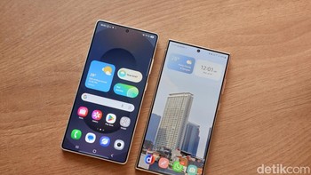 Galaxy S25 Ultra hadir dengan layar 6,9 inch, sementara S24 Ultra 6,8 inch. Pun begitu panel yang digunakan masih sama Dynamic AMOLED 2X dengan resolusi QHD+. Refresh ratenya adapatif 1-120Hz, kecerahan puncak 2.600 nits dan mendukung Vision Booster. Namun Samsung melapisi layar Galaxy S25 Ultra dengan kaca Corning Gorilla Armor 2 yang lebih kuat, tahan lama dan mengurangi silau lebih baik dari sebelumnya. Foto: Adi Fida Rahman/detikINET