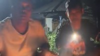 Tak hanya ketika bersantap, tapi Sule juga sering membagikan momennya masak. Salah satunya ketika memasak jengkol goreng, sebelumnya ia telah menggoreng ikan dan tempe. Foto: Instagram / YouTube Sule