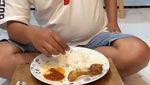 Potret Sule Makan Mie hingga Rujak Bareng Rizky Febian dan Mahalini