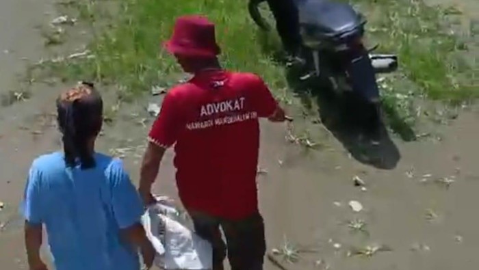 Tangkap layar video yang beredar saat pembacokan