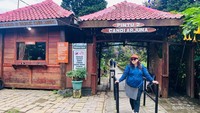 Gerbang masuk candi.