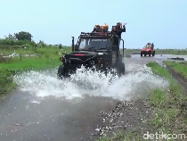 Wisata Pacu Adrenalin di Lumajang, Naik Mobil Offroad Jelajah Sungai