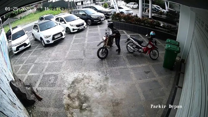 Aksi pencurian motor di Bandar Lampung terekam CCTV