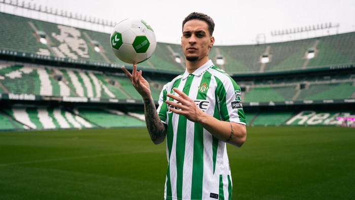 Antony dipinjamkan ke Real Betis