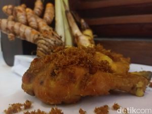Ayam Laos Ragi Genep Khas Sasak, Serupa tapi Tak Sama dengan Ayam Serundeng