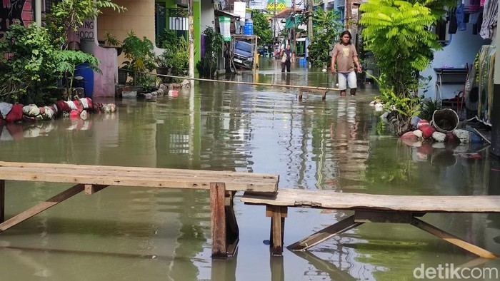 Banjir di Terminal Purabaya dan Desa Bungurasih Waru, Sidoarjo