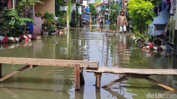 Banjir di Terminal Purabaya dan Desa Bungurasih Waru, Sidoarjo