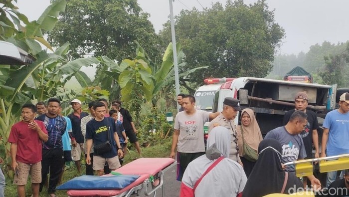 Elf terguling di Bojonegoro