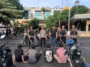 Konvoi Bawa Celurit,  5 Remaja di Surabaya Utara Diamankan