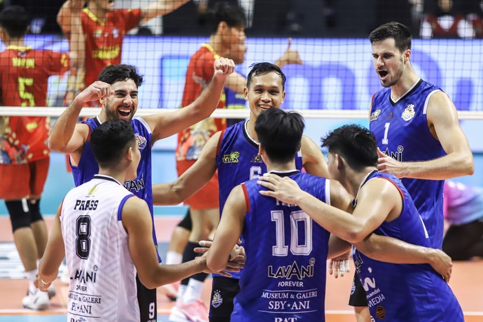 Jakarta Lavani Livin Transmedia menghadapi Surabaya Samator pada pertandingan putaran pertama pekan keempat PLN Mobile Proliga 2025 di Jawa Pos Arena, Surabaya, Jawa Timur, Minggu (26/1/2025). Jakarta Lavani Livin Transmedia mengalahkan Surabaya Samator dengan skor 3-0 (25-21, 25-19, dan 25-17). ANTARA FOTO/Rizal Hanafi/foc.