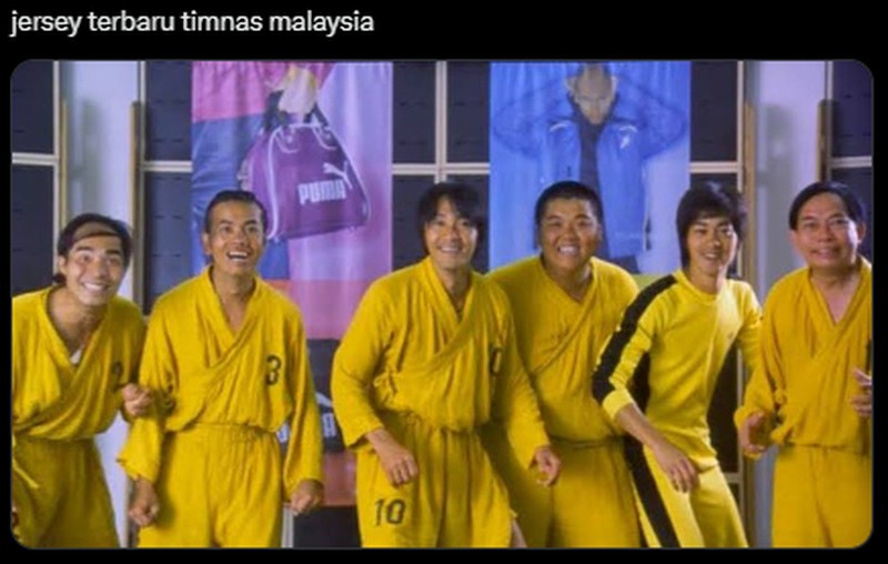 Timnas sepakbola Malaysia resmi merilis jersey baru. Orang-orang menyebut jersey ini seperti seragam wasit dan mirip seperti yang dipakai pemain shaolin soccer.