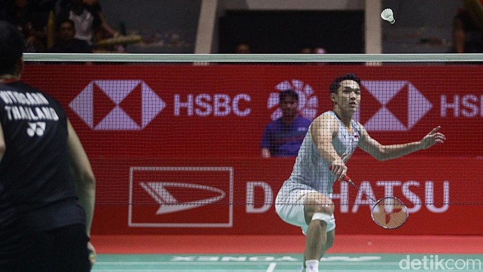 Tunggal putra Indonesia Jonatan Christie tunduk di tangan pemain Thailand Kunlavut Vitidsarn dalam final Indonesia Masters 2025. Jojo kalah dalam partai rubber game 21-18, 17-21, dan 18-21, Minggu (26/1/2025).