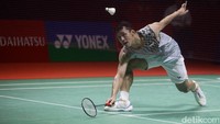 Masuk gim kedua, perebutan poin langsung berjalan sengit. Saling jual-beli serangan di antara Jonatan Christie dan Kunlavut Vitidsarn pun terjadi. Kunlavut kemudian merangkai empat poin beruntun untuk mengungguli Jojo dengan skor 7-3. Selepas interval, Kunlavut sempat menjauh sampai 14-7. Jojo lantas merespons dengan mengikis ketinggalan lewat poin demi poin. Challenge gagal Kunlavut membuahkan poin bagi Jojo yang masih mengekor dengan 11-14. 