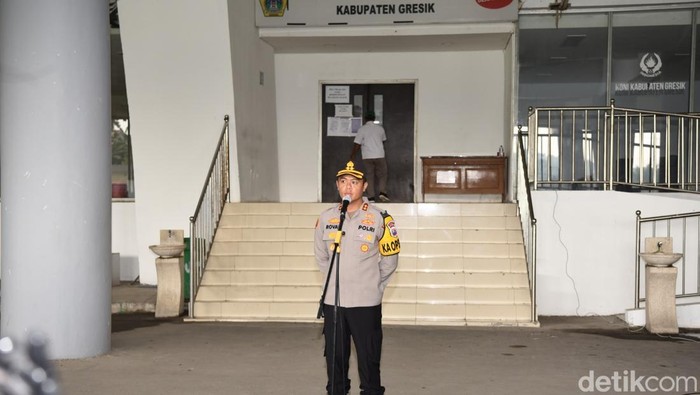 Kapolres Gresik AKBP Rovan Richard Mahenu