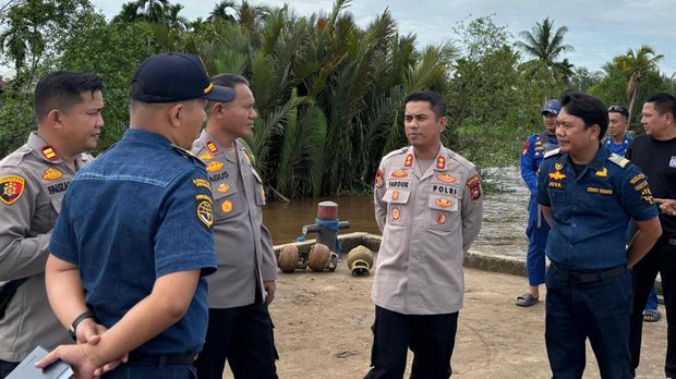 Kapolres saat cek lokasi kecelakaan kapal