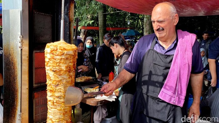 Kebab Turki Viral di Lapangan Tegalega Bandung.