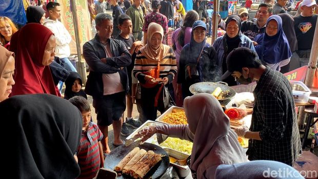 Kebab Turki Viral di Lapangan Tegalega Bandung.