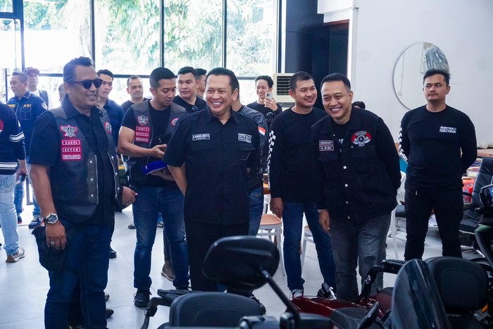 Ketua Umum Ikatan Motor Indonesia (IMI) Bambang Soesatyo (Bamsoet) mengapresiasi terpilihnya Alwiciano sebagai Ketua Motor Besar Indonesia (MBI) DKI Jakarta Periode 2025-2028.