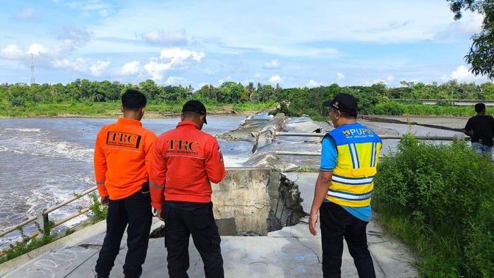 Kondisi Dam Srandakan, Bantul, yang jebol, Minggu (26/1/2025).