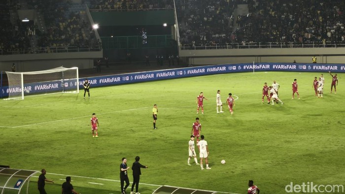 Laga Persis Solo melawan Persija Jakarta pada pekan ke-20 Liga 1 2024/2025 di Stadion Manahan, Solo, Minggu (26/1/2025).