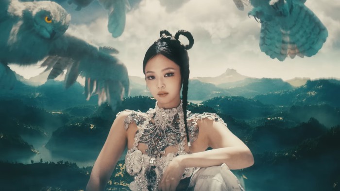 Jennie BLACKPINK resmi merilis lagu baru berjudul ZEN. Warganet pun dibuat kagum.
