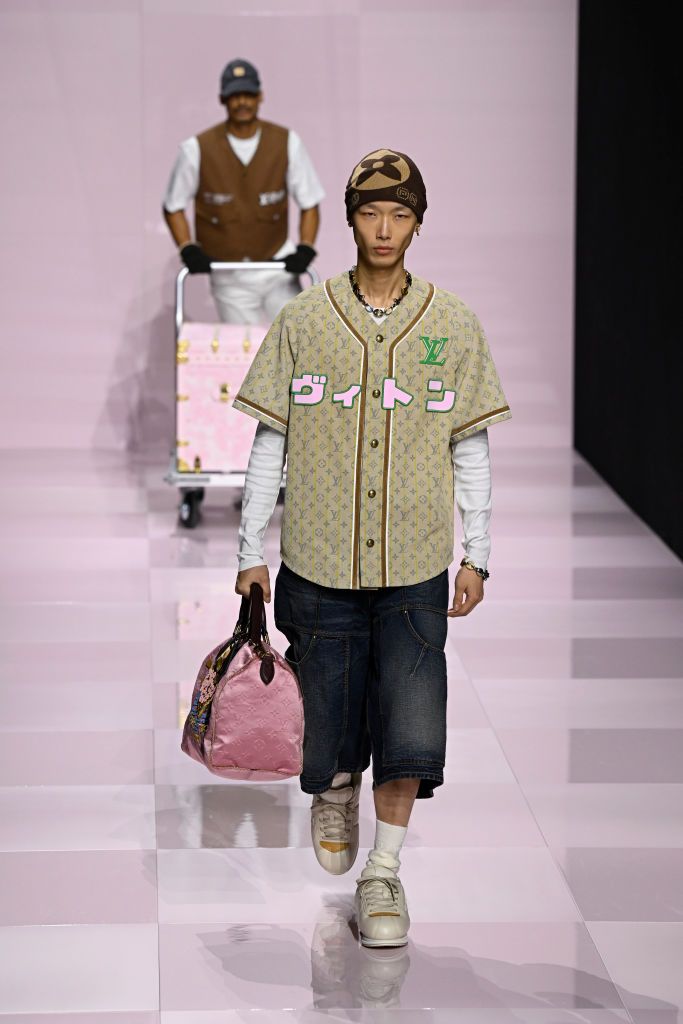 PARIS, FRANCE - JANUARY 21: (EDITORIAL USE ONLY - For Non-Editorial use please seek approval from Fashion House) A model walks the runway during the Louis Vuitton Menswear Fall-Winter 2025/2026 show as part of Paris Fashion Week on January 21, 2025 in Paris, France. (Photo by Kristy Sparow/Getty Images)