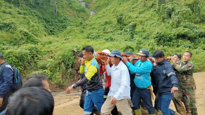 Satu korban yang dilaporkan hilang tertimbun longsor di Desa Rante Balla, Kabupaten Luwu, Sulawesi Selatan (Sulsel), ditemukan meninggal dunia.