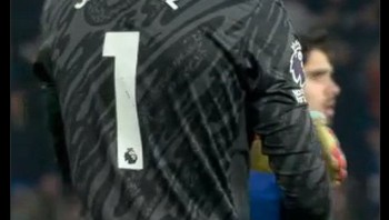 Fans menyalahkan Sánchez atas kekalahan Chelsea melawan Manchester City. Foto: (X).