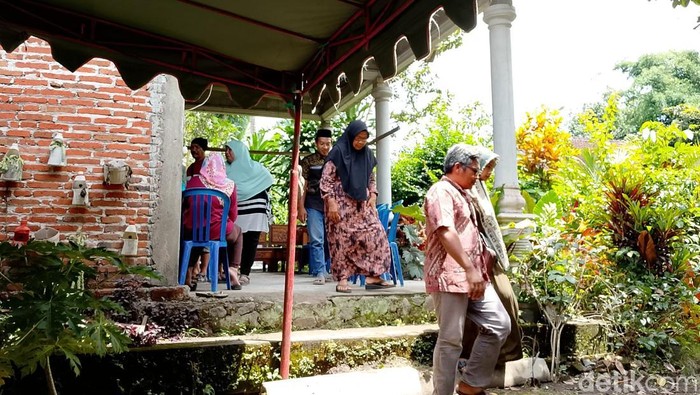 Suasana rumah duka korban di Garum, Blitar