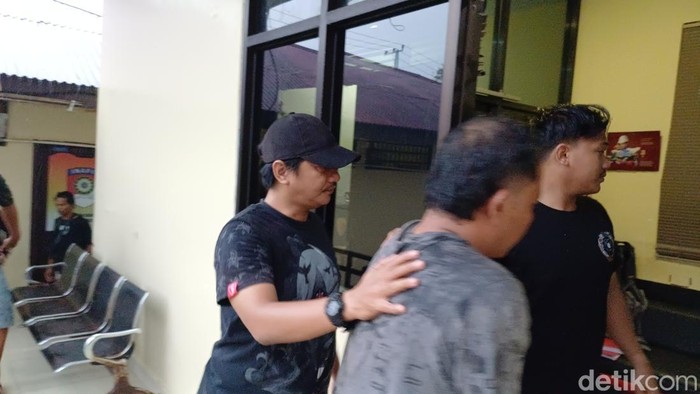 Lima pria di Kabupaten Pangkep, Sulawesi Selatan (Sulsel), ditangkap polisi gegara terlibat kasus pencurian 2 ekor sapi milik warga.