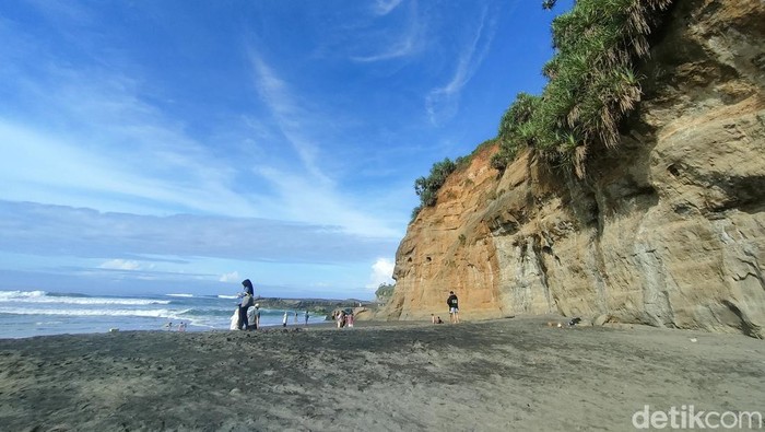 Pantai Citanggeuleuk Garut