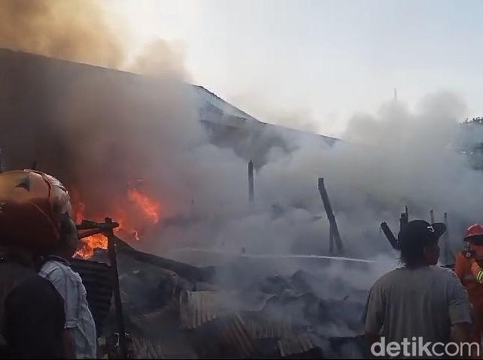 PAsar Induk Cepu Blora kebakaran, Minggu (26/1/2025).