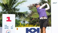 Setelah 36 hole, Cho Jeongmin (KOR) berhasil mempertahankan keunggulan di puncak leaderboard Indonesia Women’s Open 2025. Pegolf berusia 30 tahun tersebut menambah perolehan skornya setelah membukukan 70 (2-di bawah-par) pada putaran kedua. Dengan tambahan skor ini, Jeongmin bertengger di posisi paling atas dengan skor total 136 (8-di bawah-par).