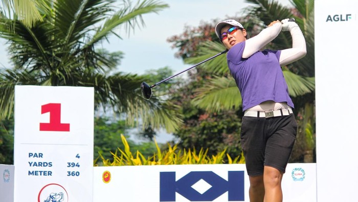 Setelah 36 hole, Cho Jeongmin (KOR) berhasil mempertahankan keunggulan di puncak leaderboard Indonesia Women’s Open 2025. Pegolf berusia 30 tahun tersebut menambah perolehan skornya setelah membukukan 70 (2-di bawah-par) pada putaran kedua.