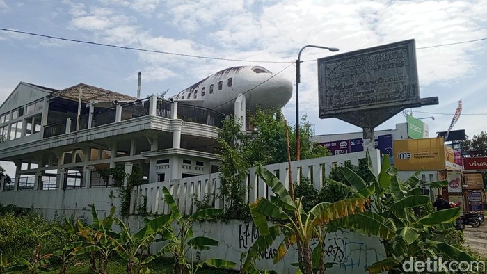 Potret Bangunan Pesawat Terbengkalai di Sumedang