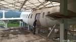 Melihat Isi Pesawat yang Bertengger di Atap Rumah Warga Sumedang