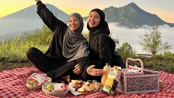Ratna Galih Hobi Ngopi dan Kulineran Bersama Sahabat