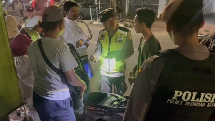Razia Polres Pasuruan ke pengguna kendaraan