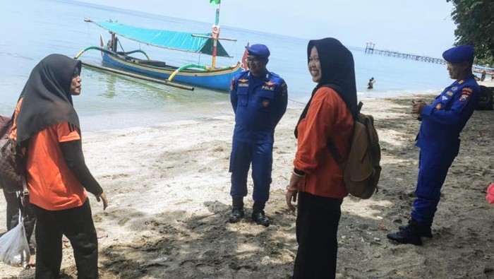 Satpolairud Polres Situbondo menyiagakan tim di sejumlah tempat wisata bahar saat long weekend