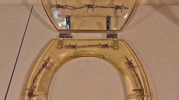 Biar apa coba dikasih kasat berduri. Foto: (Bored Panda).