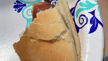 Kok bisa kepikiran jual sisa makanan. Foto: (Bored Panda).