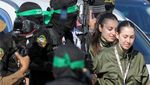 Senyum Semringah Tentara Wanita Israel Usai Dibebaskan Hamas