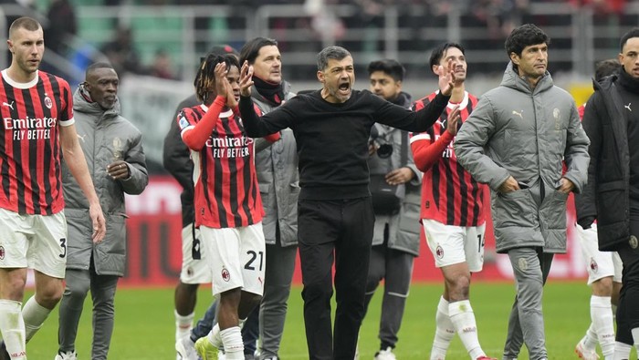 AC Milans head coach Sergio Conceicao celebrates at the end of a Serie A soccer match between AC Milan and Parma, at the San Siro stadium in Milan, Italy, Sunday, Jan. 26, 2025. (AP Photo/Luca Bruno)