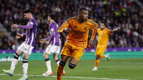 Soccer Football - LaLiga - Real Valladolid v Real Madrid - Estadio Jose Zorrilla, Valladolid, Spain - January 25, 2025 Real Madrids Kylian Mbappe celebrates scoring their first goal REUTERS/Juan Medina