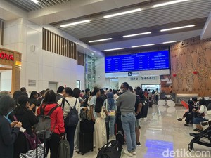 Libur Panjang, Stasiun Halim Dipadati Penumpang